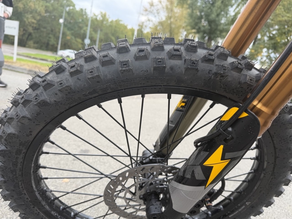 Купить Arctic Leopard Clouded XE PRO S ENDURO white GOLD SHOCK Б/У  Фото 7