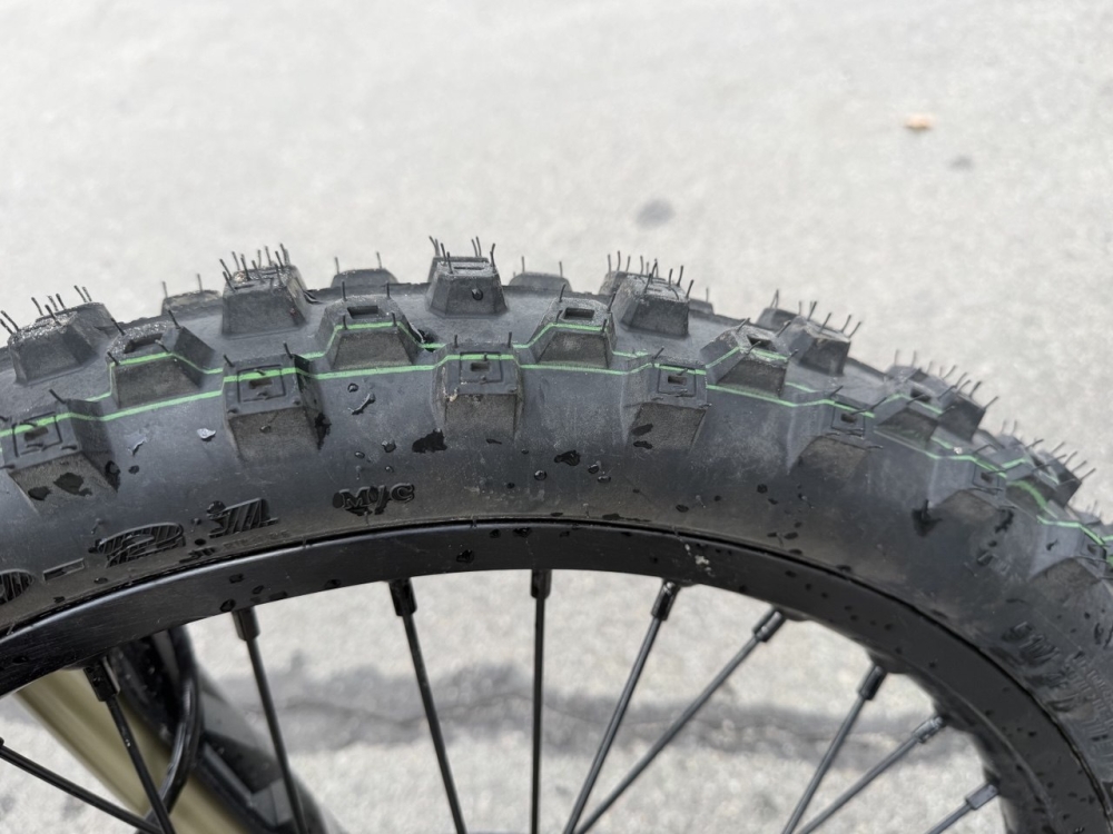 Купить Arctic Leopard Clouded XE PRO S ENDURO white GOLD SHOCK Б/У  Фото 4